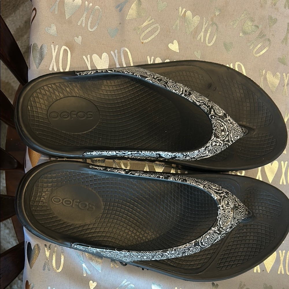 OOFOS Women's Black Sandals